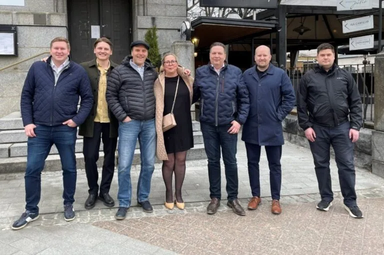 Retta Managementin arvioitsijat ryhmäkuvassa.