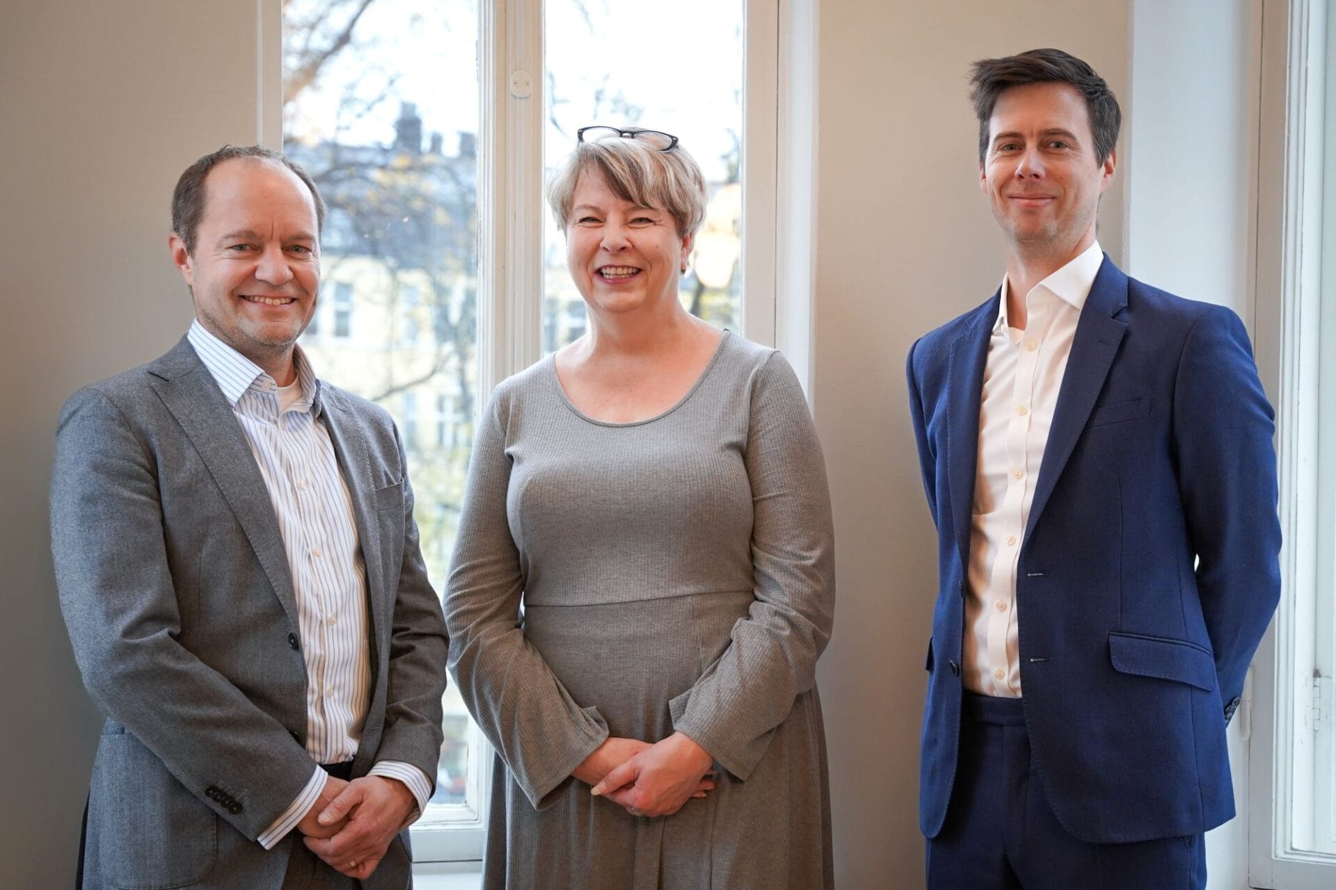 Sirius Capital Partnersin sijoitusjohtajat Stefan Wiklund (vas.) ja Thomas Castrén sekä Retta Managementin asiakkuuspäällikkö Taru Nurmi.